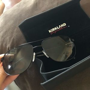 Polarized Aviator style sunglasses